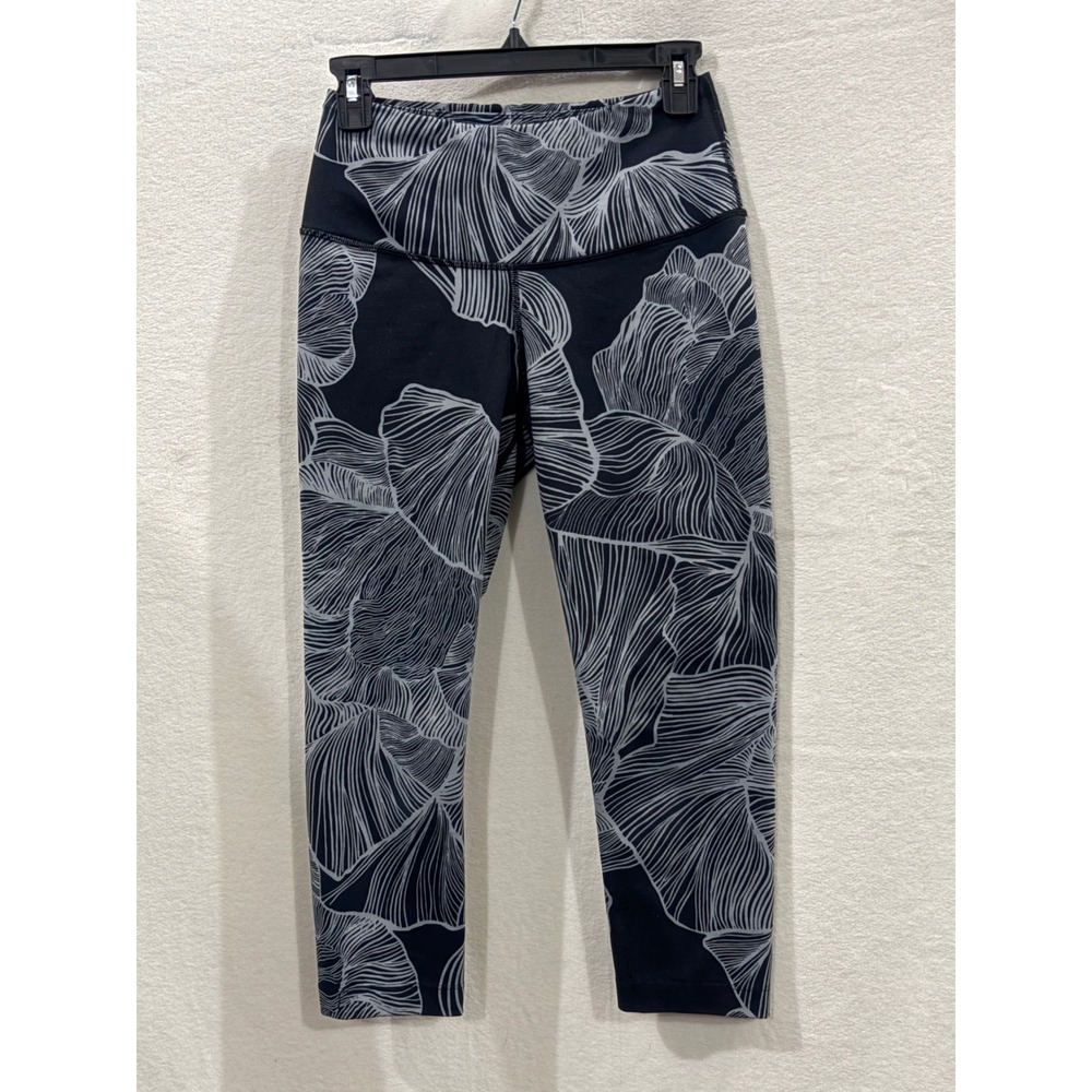 The North Face Womens FlashDry Leaf Print Cropped Leggings Black White M
